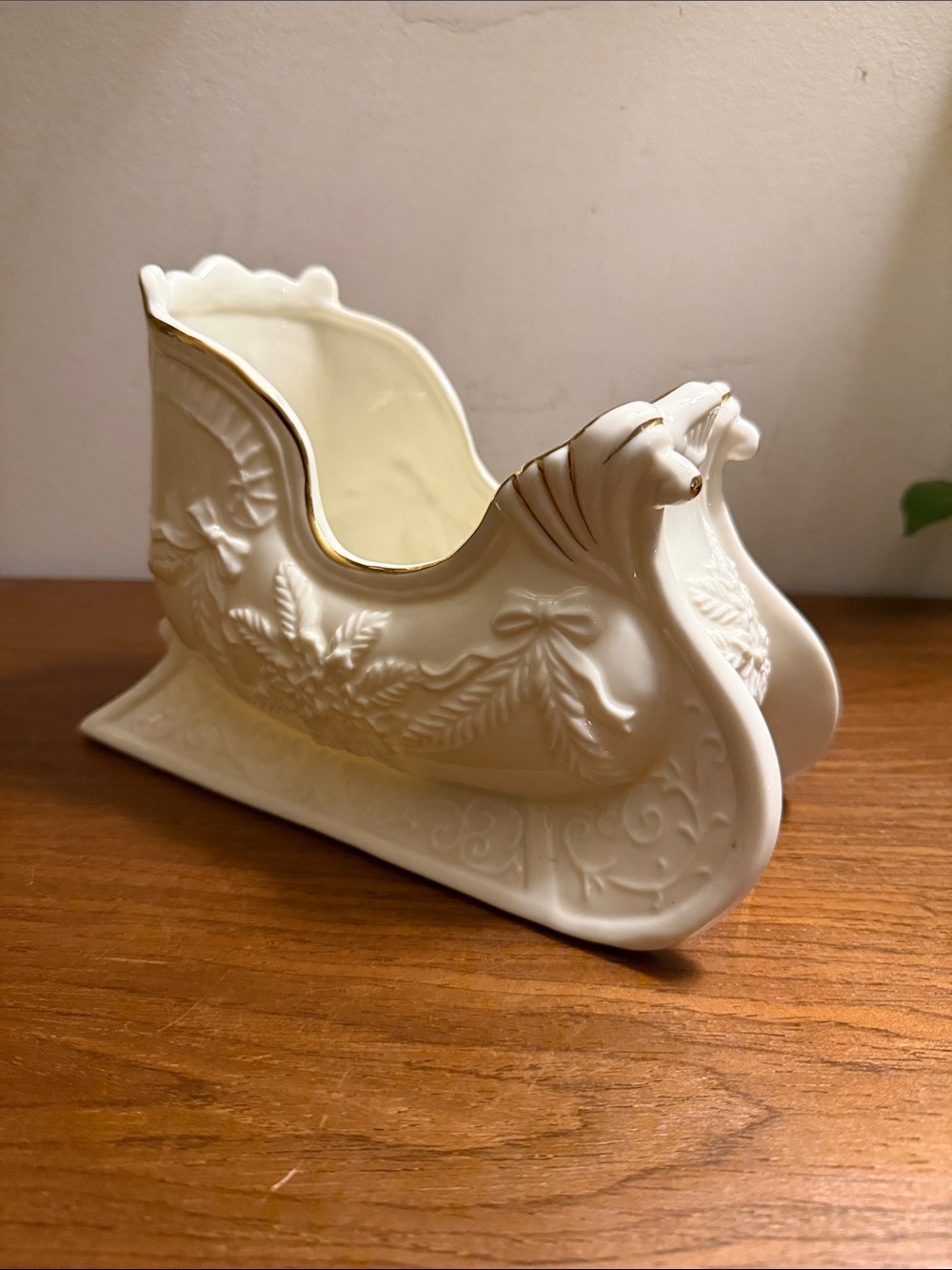 Vintage White Sleigh Music Box Gold Trim Plays “White Christmas